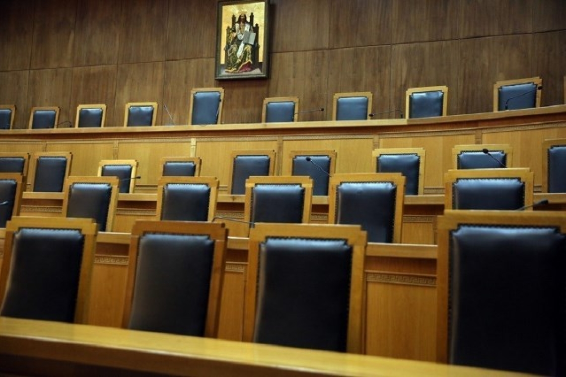 Στο Ανώτατο Ειδικό Δικαστήριο συζητήθηκε η περικοπή των δώρων Χριστουγέννων, Πάσχα και θερινής άδειας στους συνταξιούχους