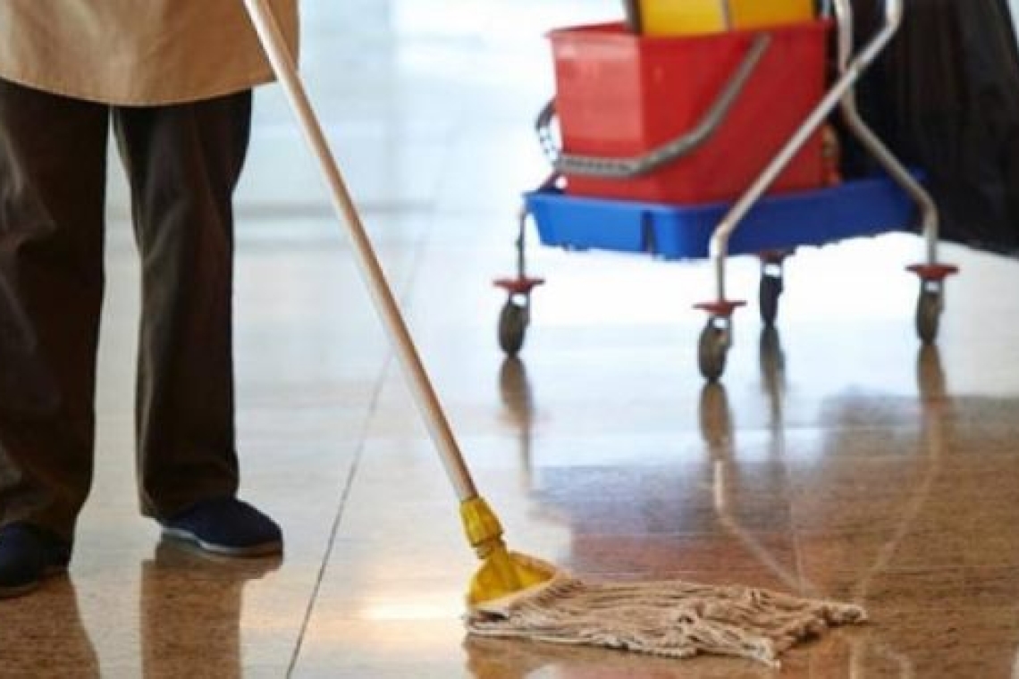 Καθαρίστρια κατηγορείται ότι φωτογράφησε νήπιο στις τουαλέτες σχολείου
