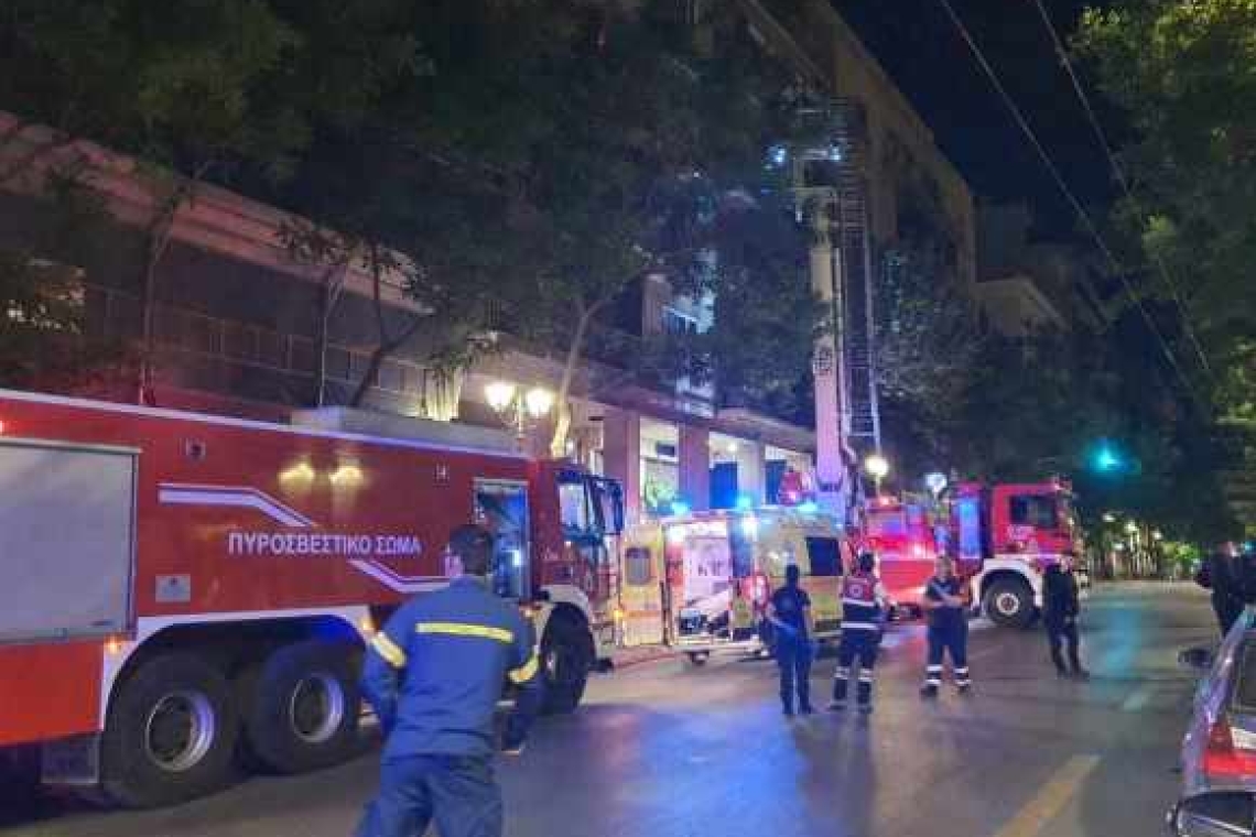 Τραγωδία στο κέντρο της Αθήνας – Χωρίς τις αισθήσεις τους εντοπίστηκαν δύο αδέλφια μετά από κατάσβεση πυρκαγιάς σε διαμέρισμα