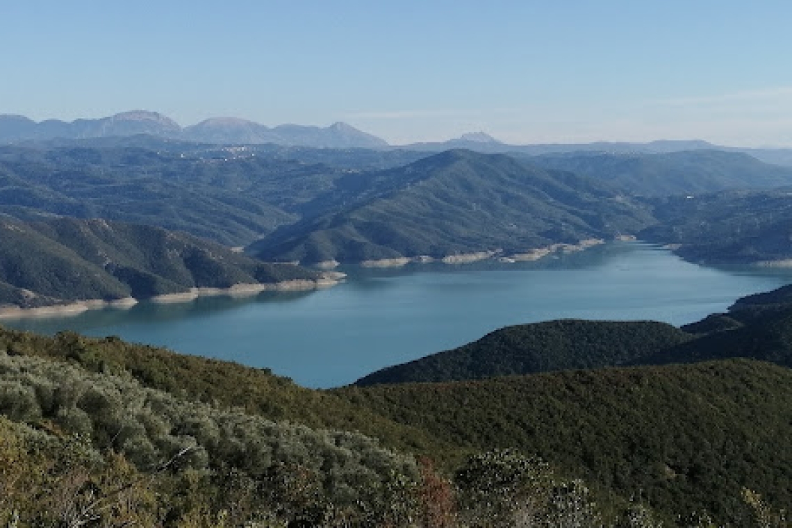 Περιφέρεια Ηπείρου: Aρνητική γνωμοδότηση για φωτοβολταϊκό σταθμό στη λίμνη Πουρναρίου