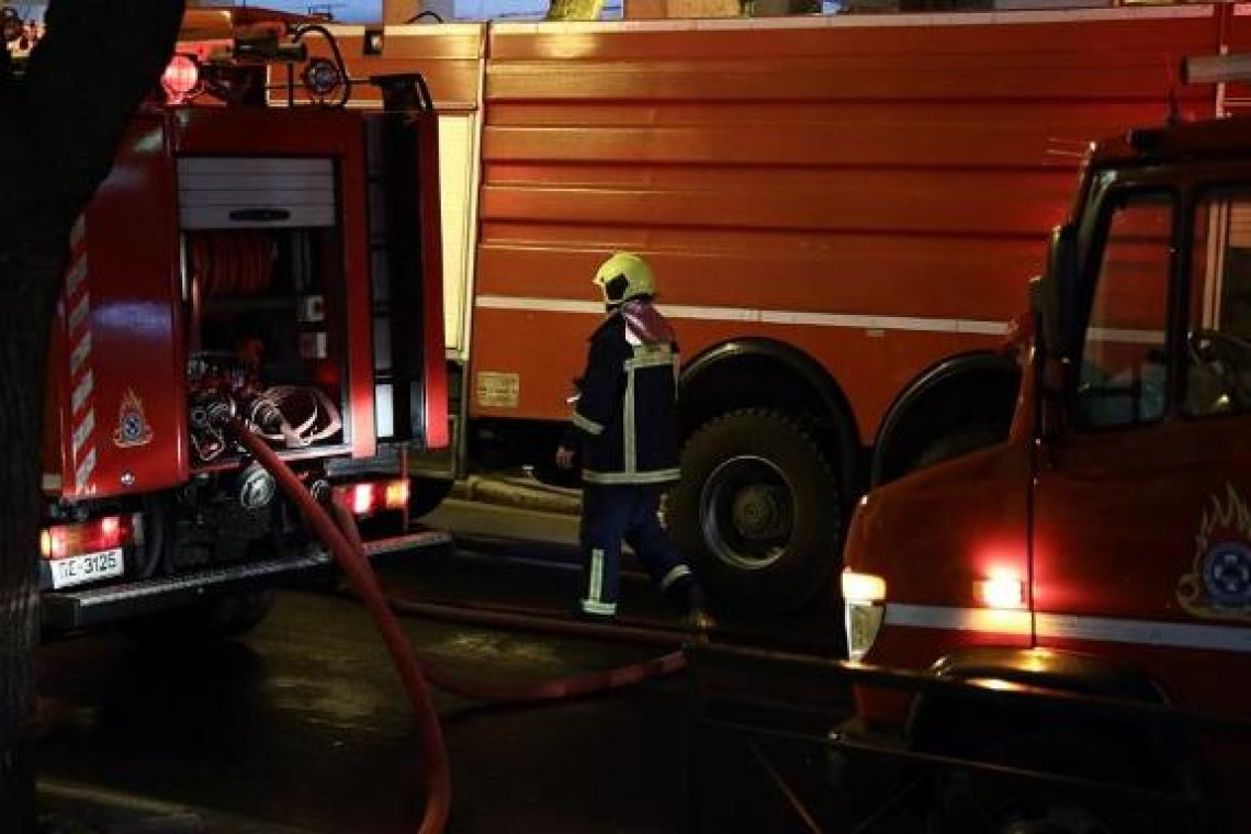 Μάνδρα: Φωτιά τώρα σε αποθήκη – Μεγάλη κινητοποίηση της Πυροσβεστικής