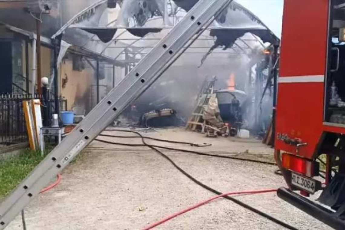 Νάουσα: Ζημιές σε διπλοκατοικία και θερμοκήπιο από πυρκαγιά