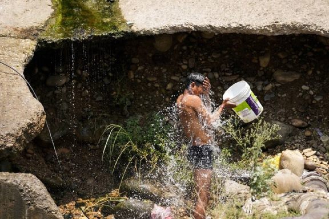 «Λιώνει» από τη ζέστη η Ινδία: Πάνω απο 50 νεκροί σε τρεις ημέρες λόγω καύσωνα