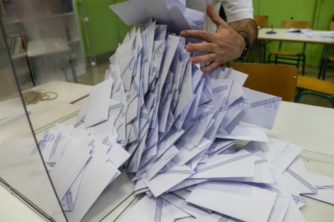 Διανομή του εκλογικού υλικού από τη Διεύθυνση Καθαριότητας του Δήμου Αθηναίων