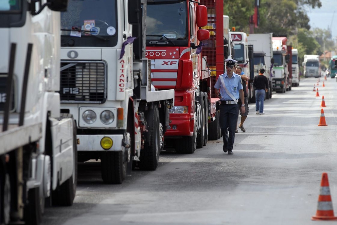 ΕΛ.ΑΣ.: Απαγόρευση κυκλοφορίας φορτηγών άνω των 3,5 τόνων κατά την περίοδο εορτασμού της Πεντηκοστής και του Αγίου Πνεύματος
