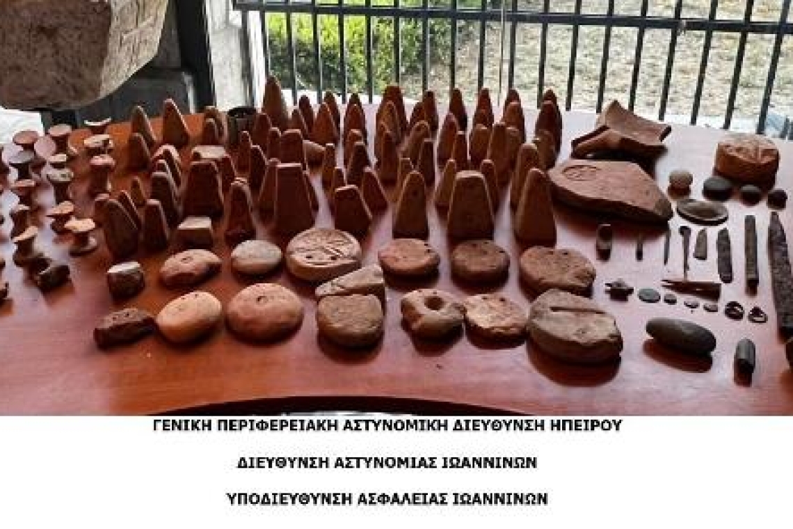Συνελήφθησαν στη Φωκίδα από την Υποδιεύθυνση Ασφάλειας Ιωαννίνων δύο ημεδαποί για -κατά περίπτωση- παραβάσεις της νομοθεσίας περί αρχαιοτήτων και όπλων