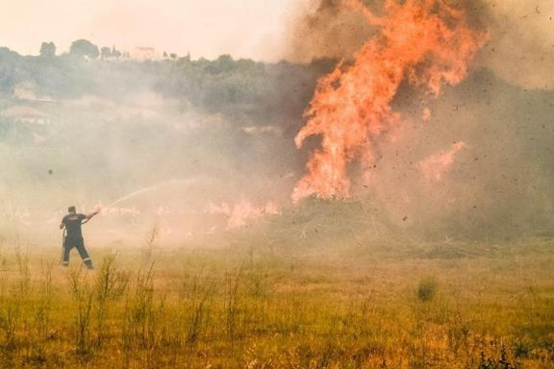 Ηλεία: Σε δύο περιοχές η μεγάλη μάχη με τη φωτιά - Αγωνία για την ενίσχυση των ανέμων μετά τις 12