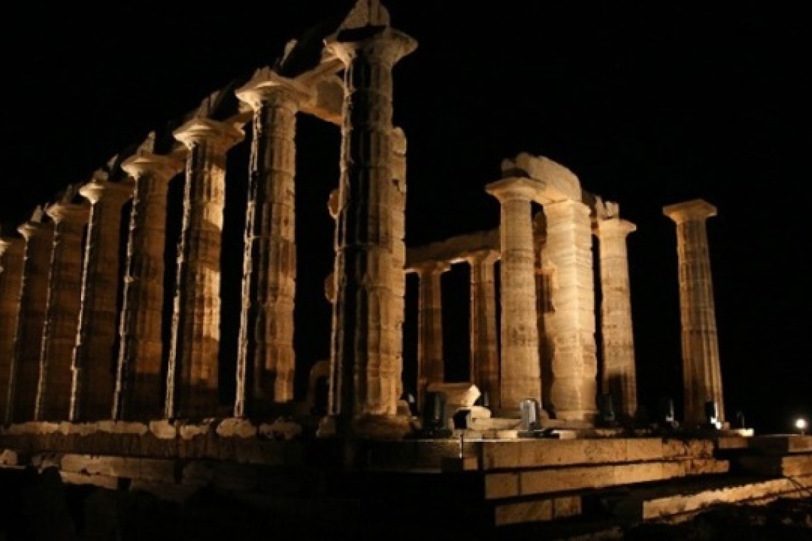 Εντυπωσιακός ο νέος φωτισμός του ναού του Ποσειδώνα στο Σούνιο