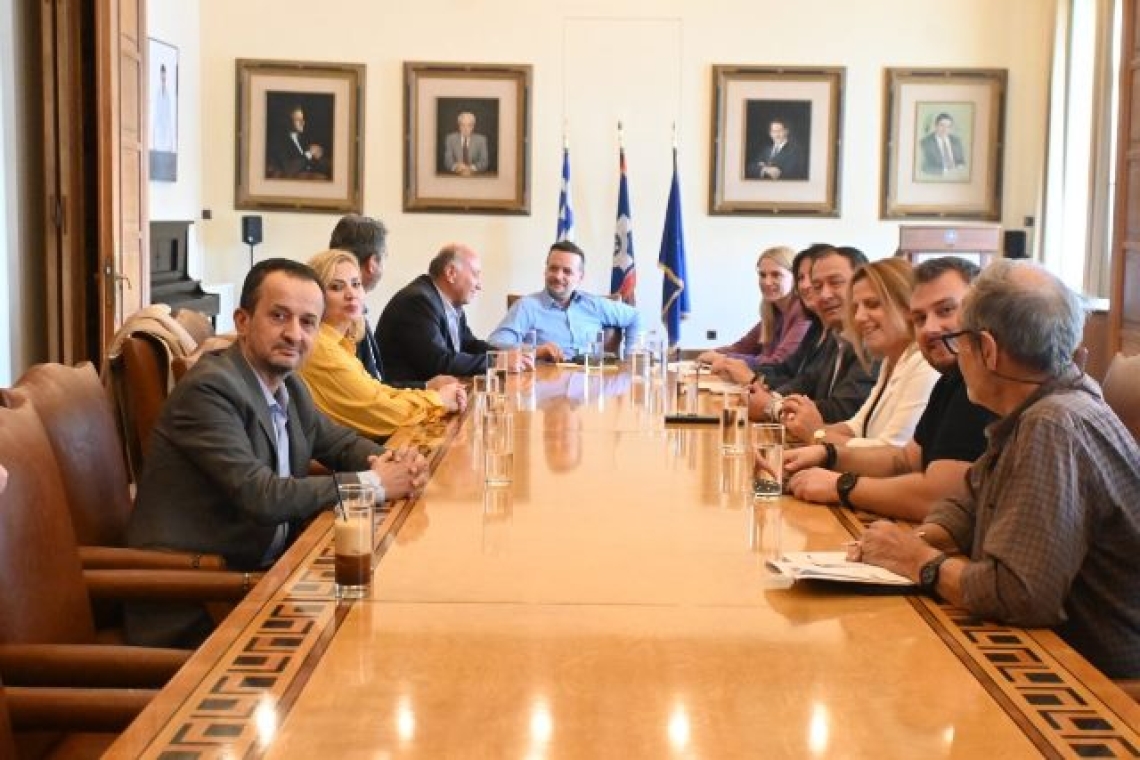 Συνάντηση Δημάρχου Αθηναίων, Χάρη Δούκα, με εκπροσώπους της Δ.Ε.Ε.Ε.Μ. «ΟΜΟΝΟΙΑ»