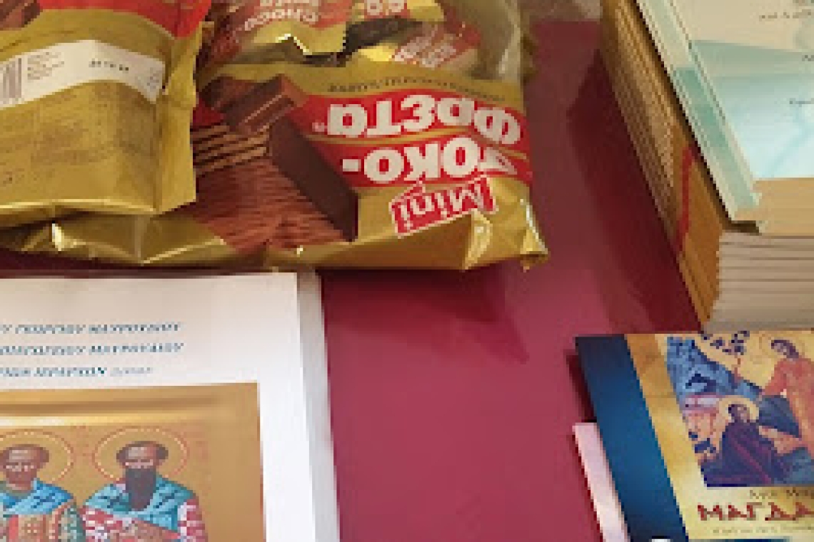ΘΕΣΠΡΩΤΙΑ: Bιβλία, εικόνες, γλυκά προσέφερε η ενορία Μαυρουδίου στα παιδάκια του Νηπιαγωγείου