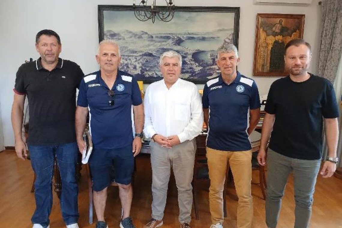 Τον Σύνδεσμο Προπονητών Ποδοσφαίρου Πρέβεζας-Λευκάδας υποδέχθηκε ο Δήμαρχος Πρέβεζας, κ. Νίκος Γεωργάκος