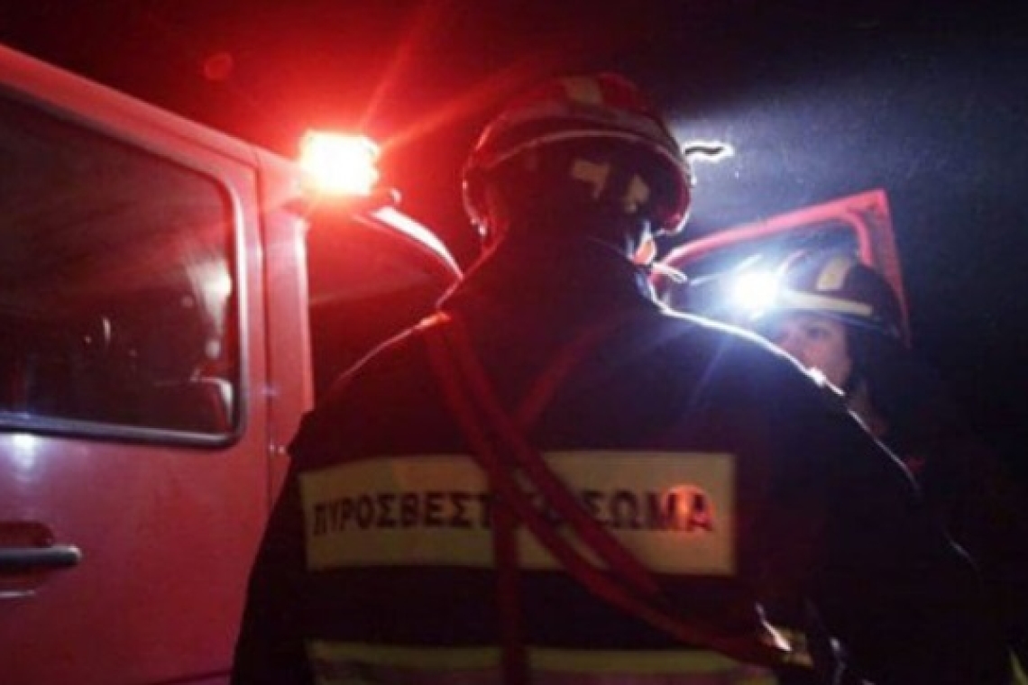 Φωτιά σε διαμέρισμα στο Αιγάλεω – Απεγκλωβίστηκαν τρία άτομα