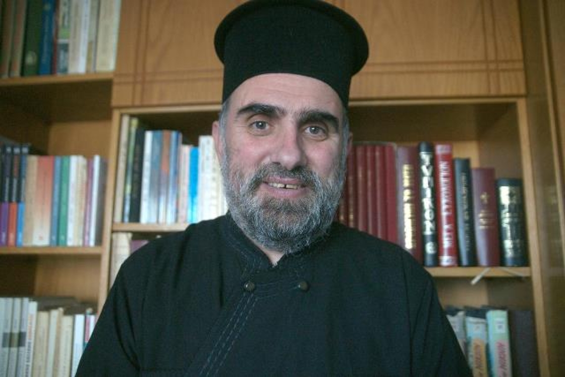 Με άριστα η διπλωματική εργασία του π. Ηλία Μάκου για την Ορθόδοξη Εκκλησία της Αλβανίας