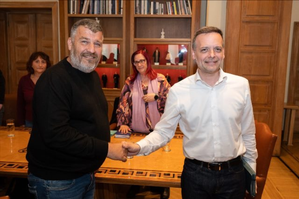 Συνάντηση του Δημάρχου Αθηναίων Χάρη Δούκα με το προεδρείο της Π.Ο.Ε.-Ο.Τ.Α.